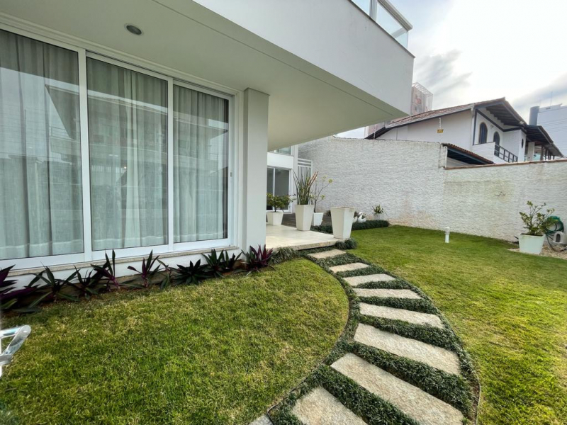 Casa à venda com 3 quartos, 387m² - Foto 1