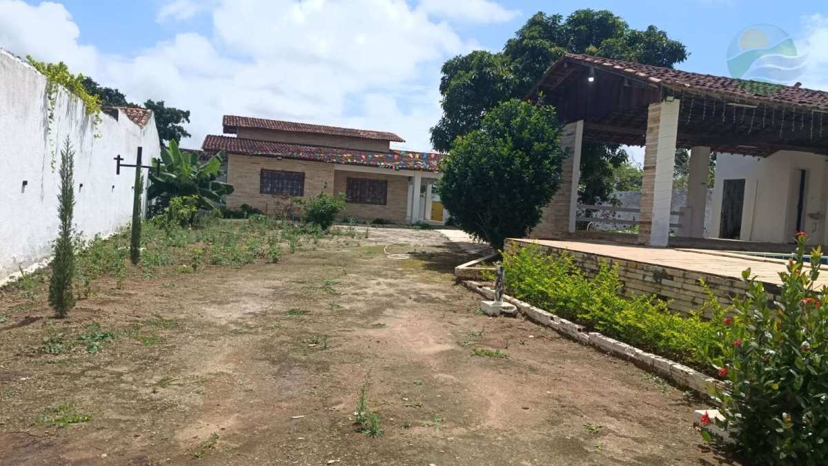  - Casa Térrea em Gravatá | 4 Qts (3 Suítes), Piscina e Lote de 1.000m² de área Verde.
