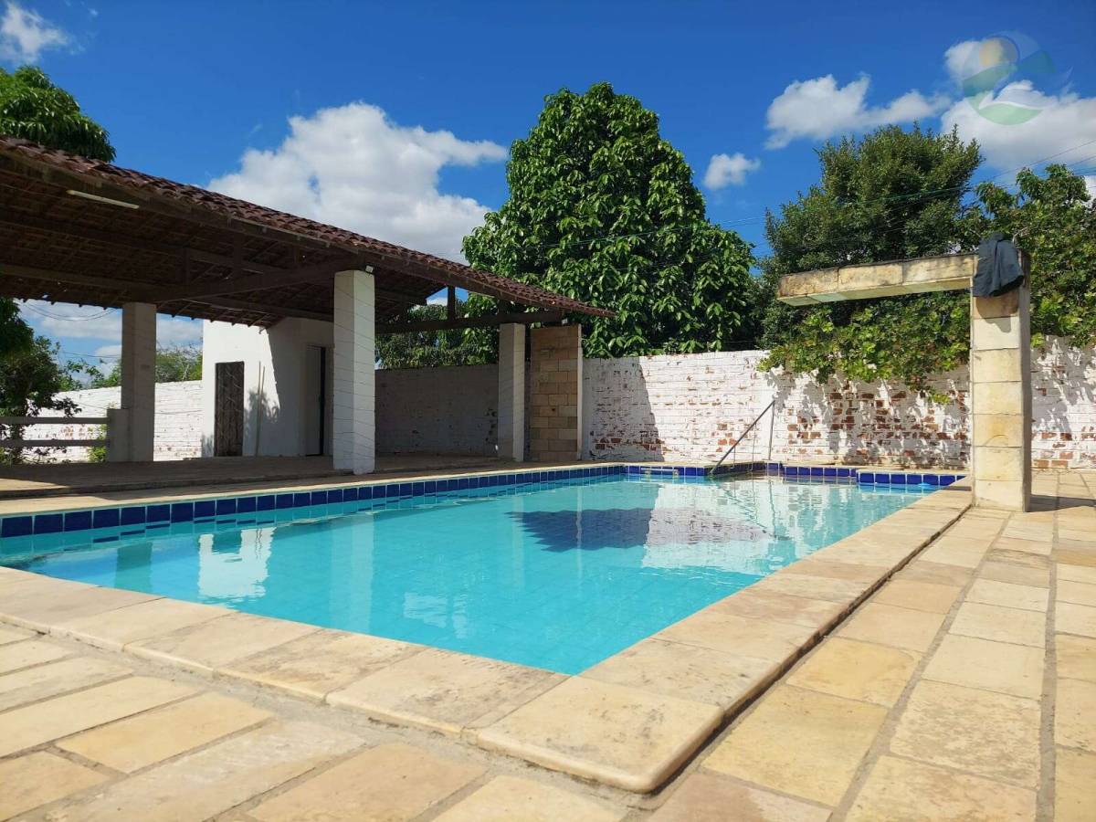 Casa à venda com 4 quartos, 4 banheiros, 4 vagas e 225m² no Santana, Gravatá — foto principal