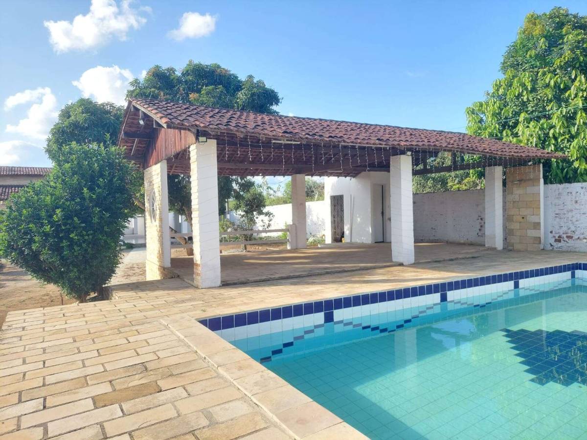 Casa, 4 quartos, 215 m² - Foto 1